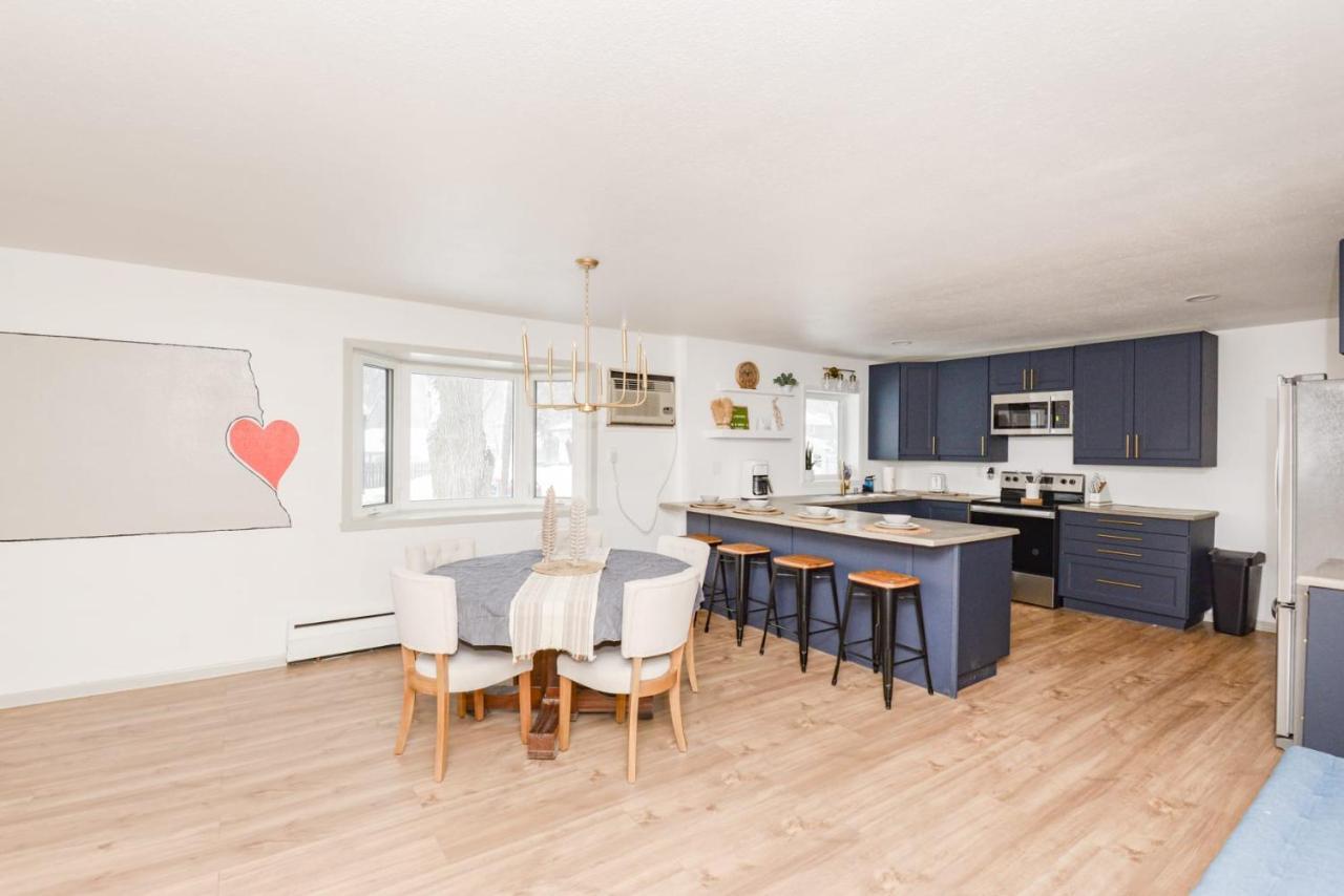New Remodeled Townhome In Central Fargo Exterior foto