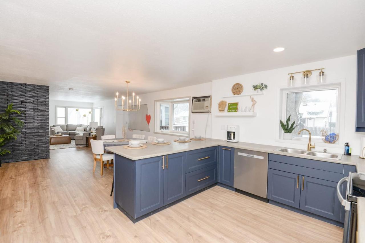 New Remodeled Townhome In Central Fargo Exterior foto